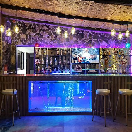 Vincent Resort Hotel Angeles Bagian luar foto
