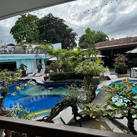 Vincent Resort Hotel Angeles Bagian luar foto