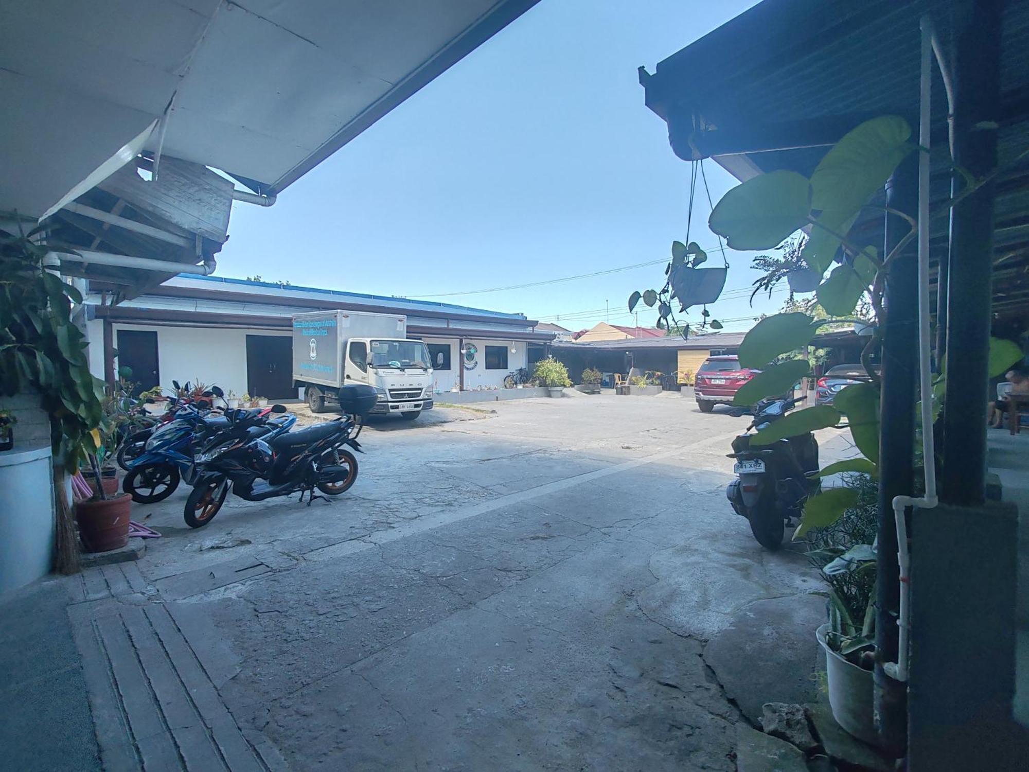 Vincent Resort Hotel Angeles Bagian luar foto