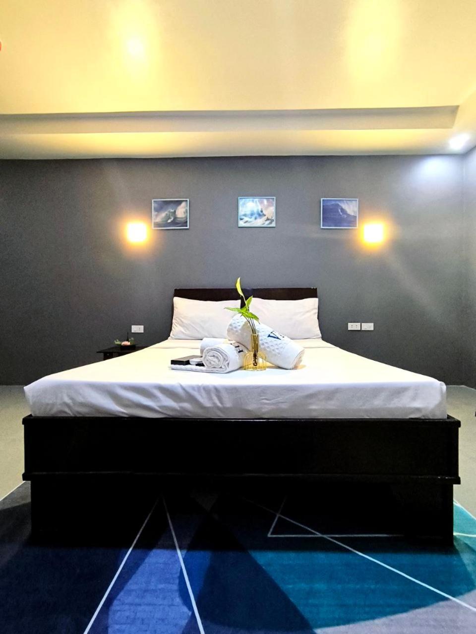 Vincent Resort Hotel Angeles Bagian luar foto