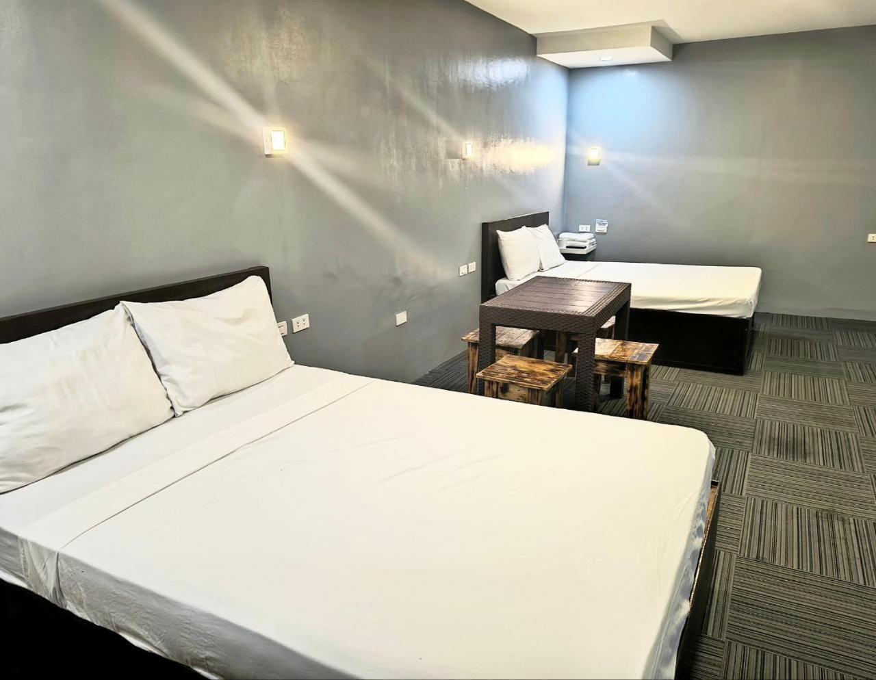 Vincent Resort Hotel Angeles Bagian luar foto