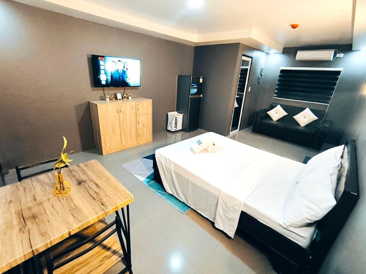 Vincent Resort Hotel Angeles Bagian luar foto
