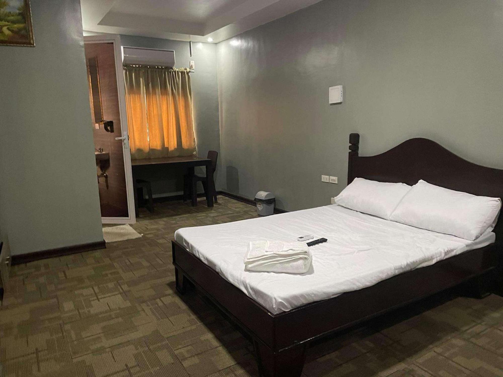 Vincent Resort Hotel Angeles Bagian luar foto