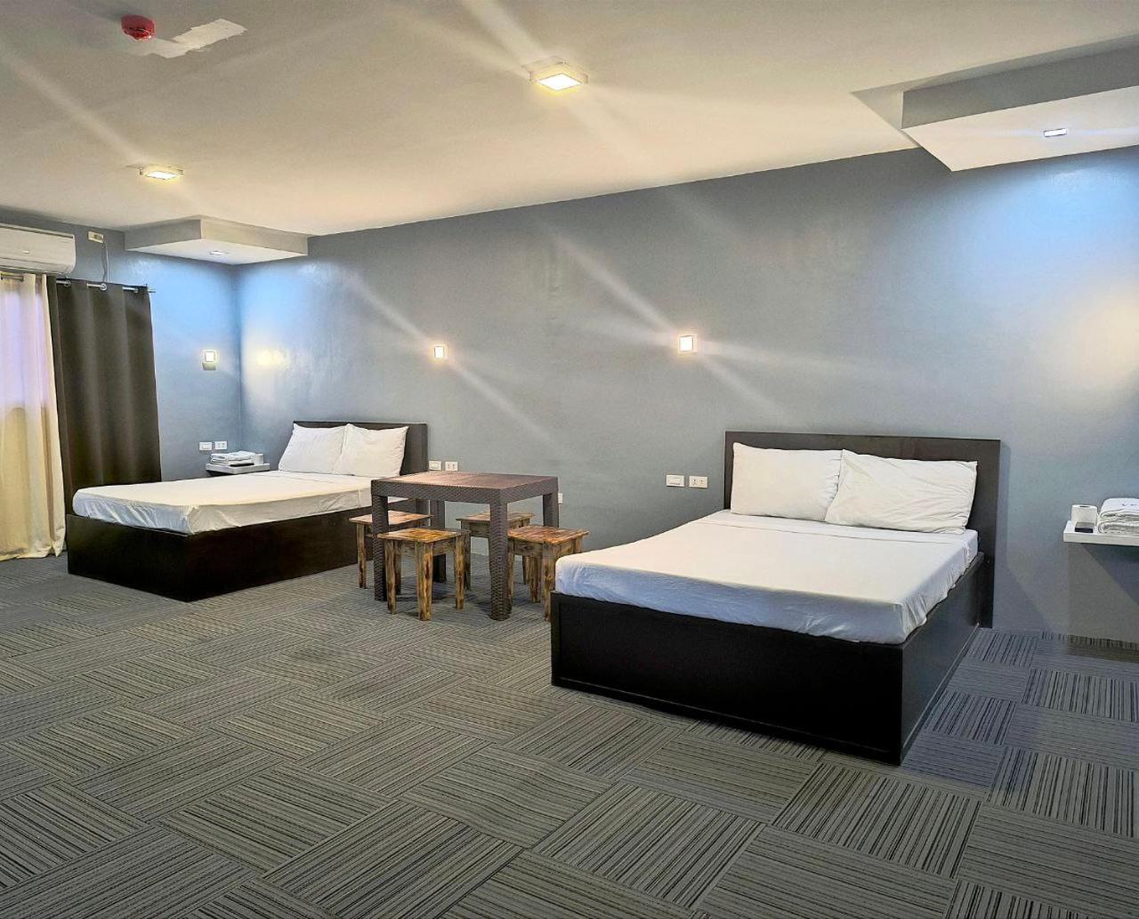 Vincent Resort Hotel Angeles Bagian luar foto