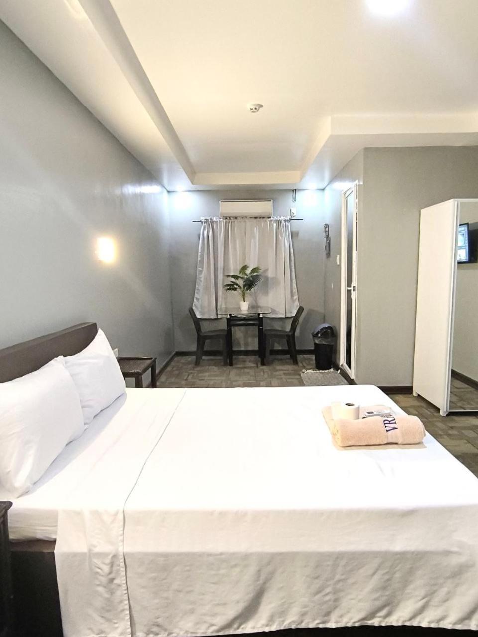 Vincent Resort Hotel Angeles Bagian luar foto