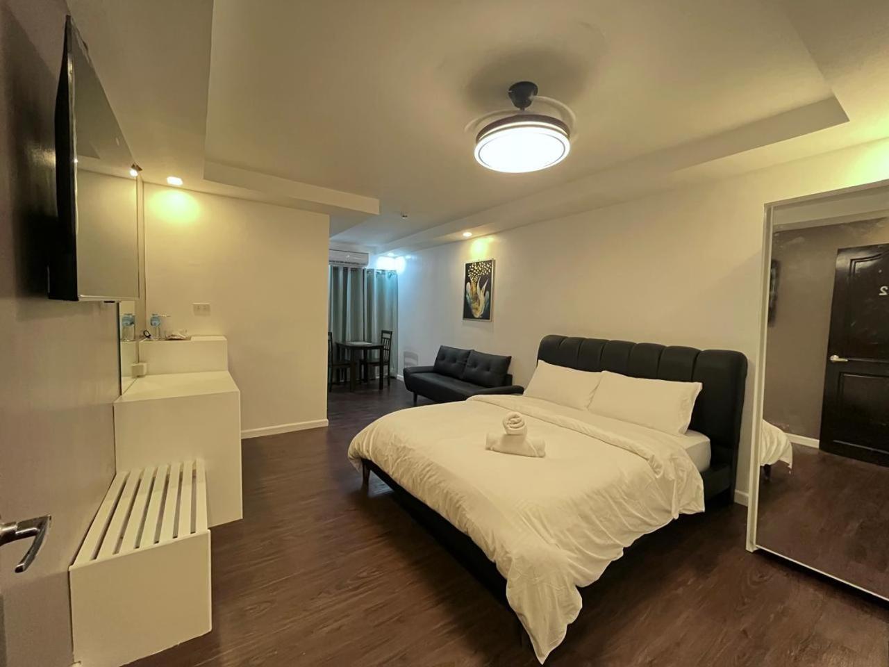 Vincent Resort Hotel Angeles Bagian luar foto