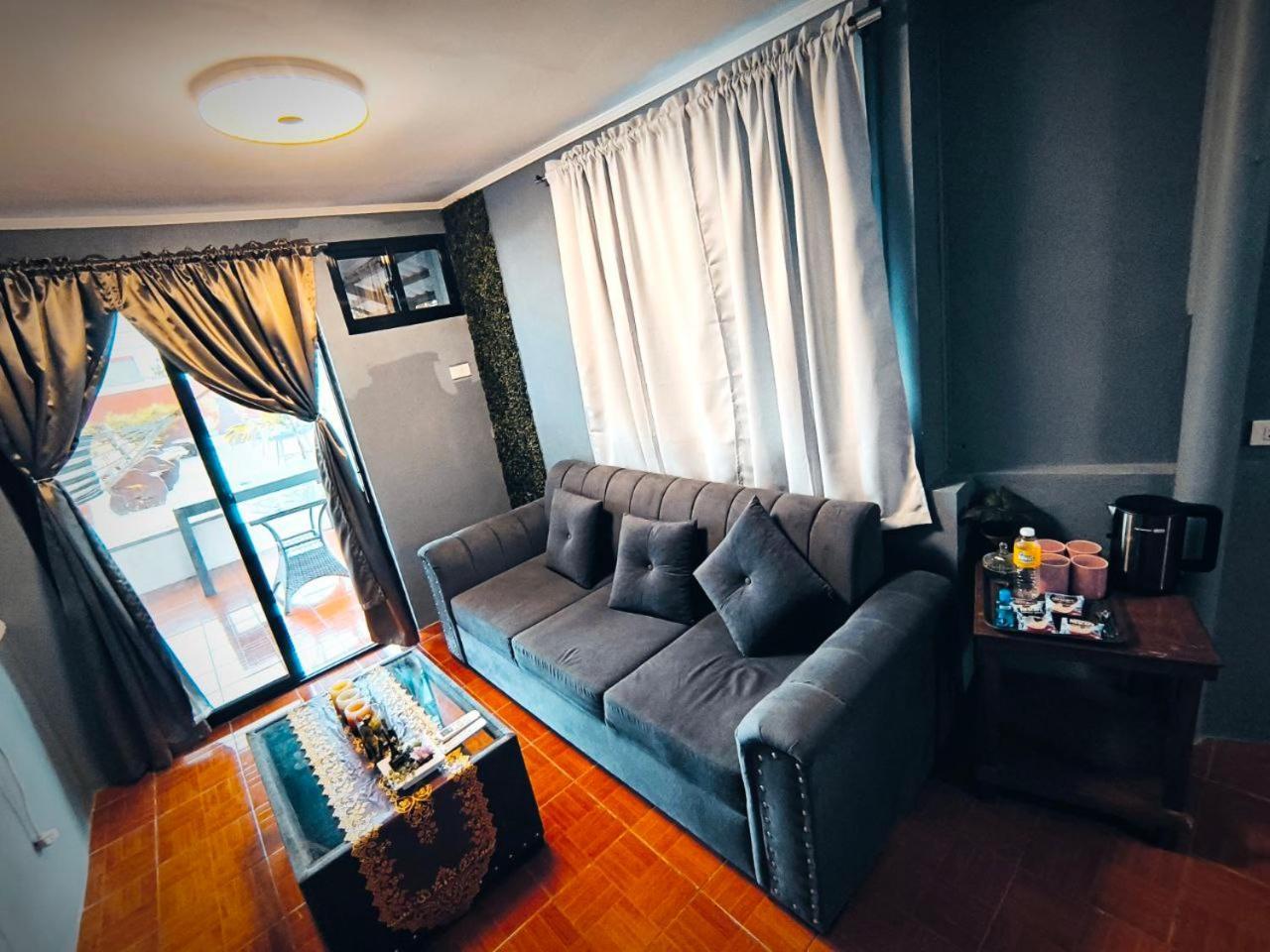 Vincent Resort Hotel Angeles Bagian luar foto