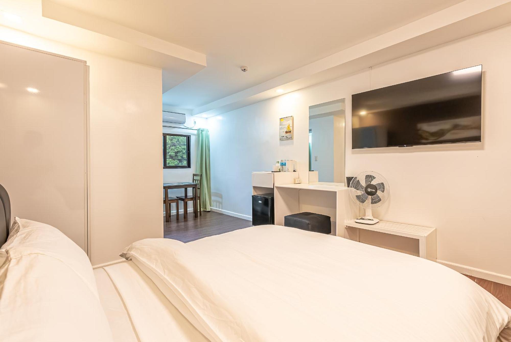 Vincent Resort Hotel Angeles Bagian luar foto
