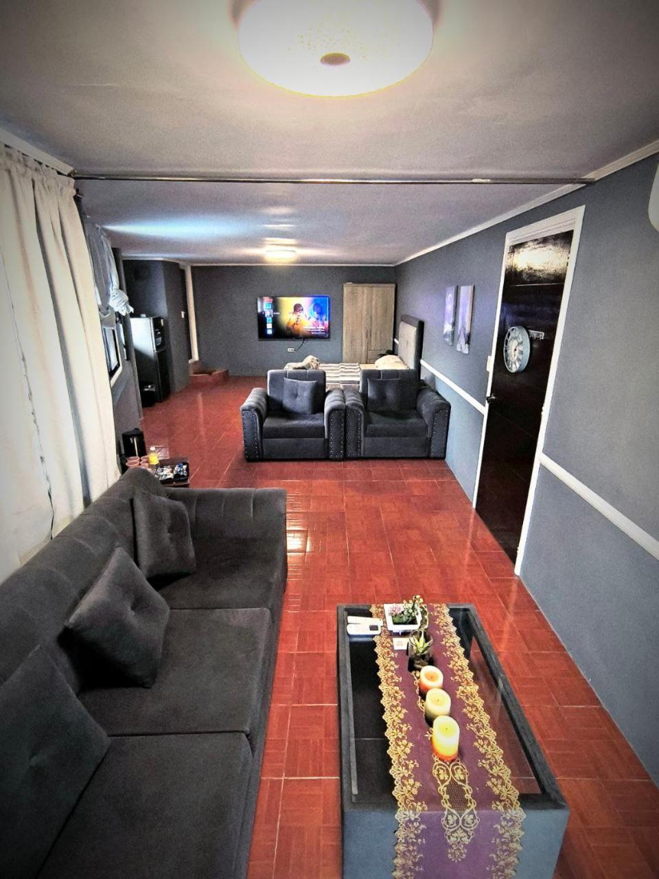 Vincent Resort Hotel Angeles Bagian luar foto