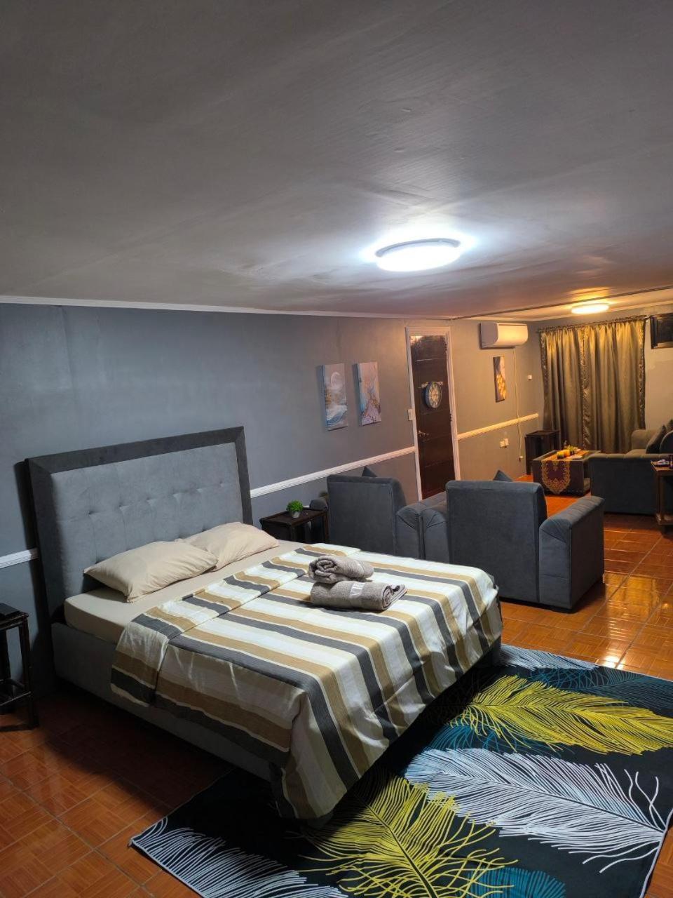 Vincent Resort Hotel Angeles Bagian luar foto