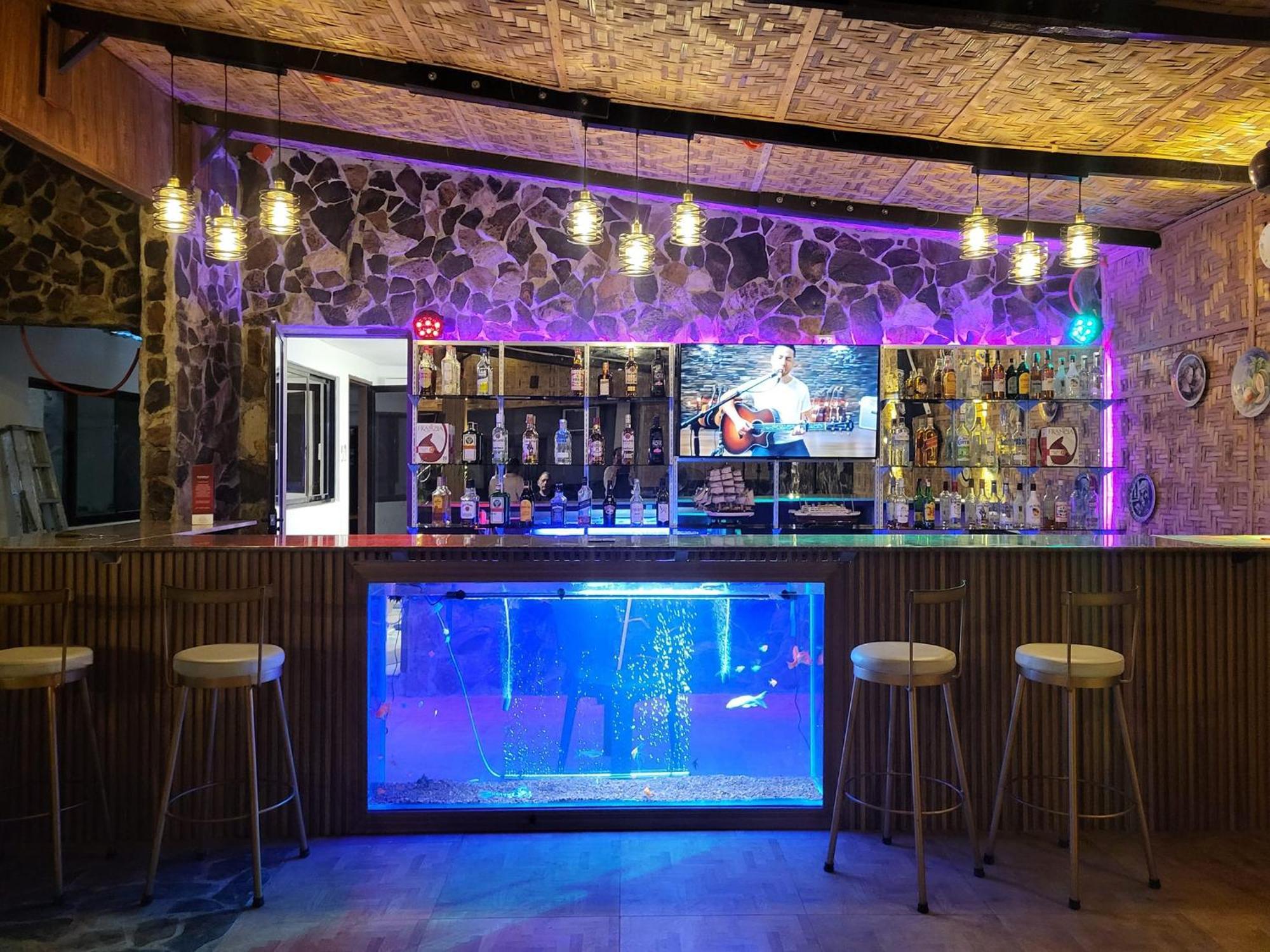 Vincent Resort Hotel Angeles Bagian luar foto