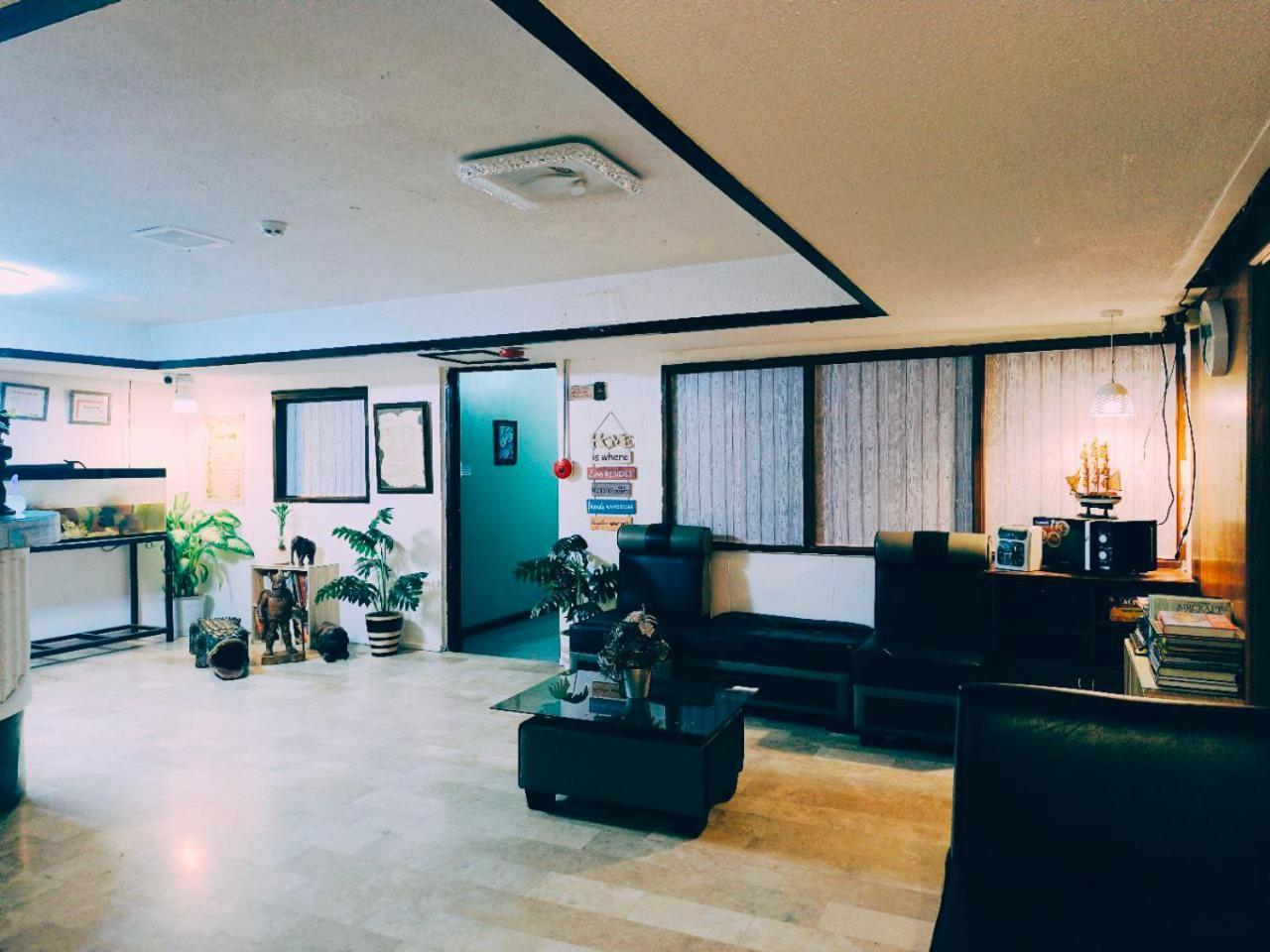 Vincent Resort Hotel Angeles Bagian luar foto