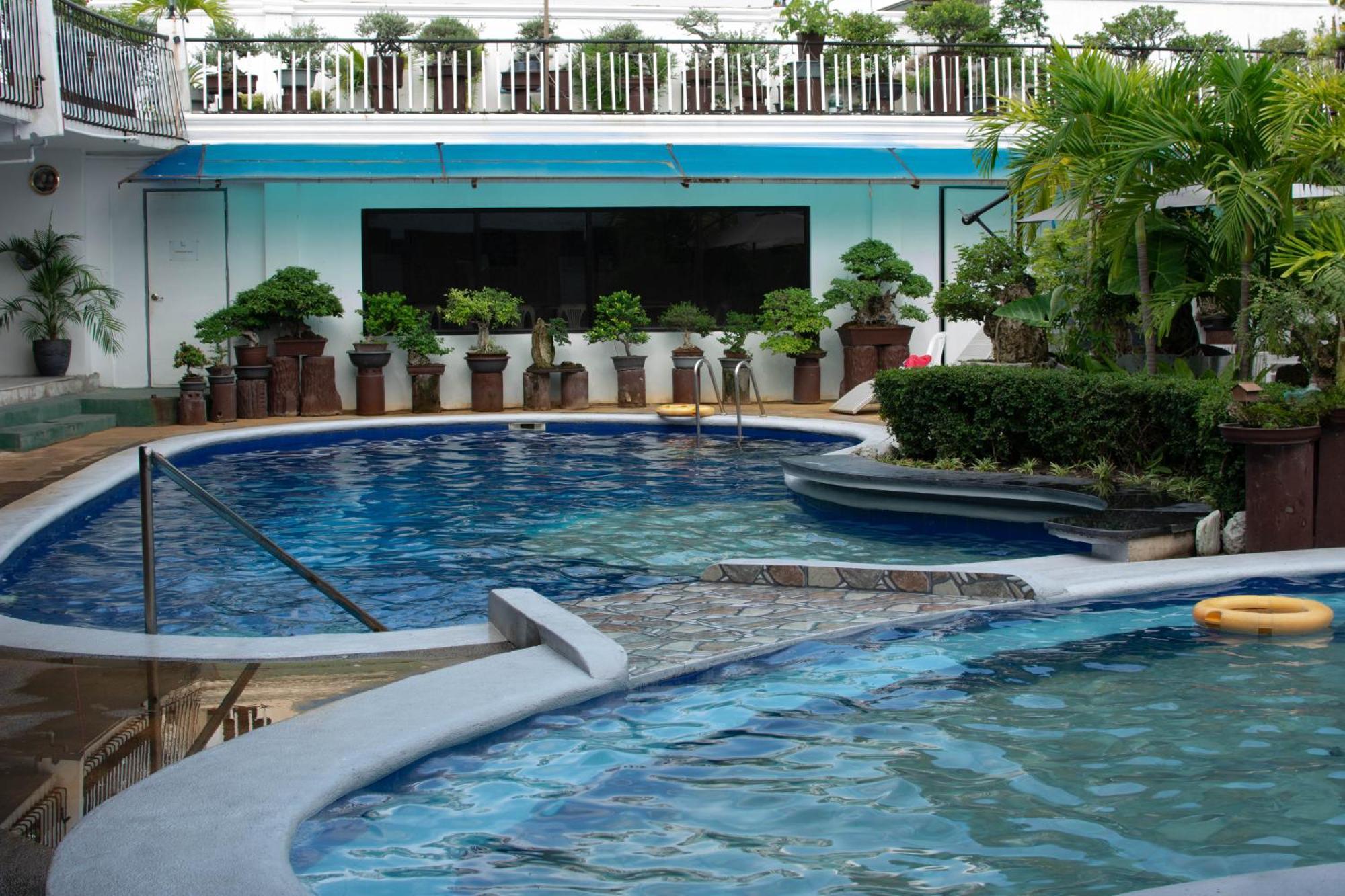Vincent Resort Hotel Angeles Bagian luar foto