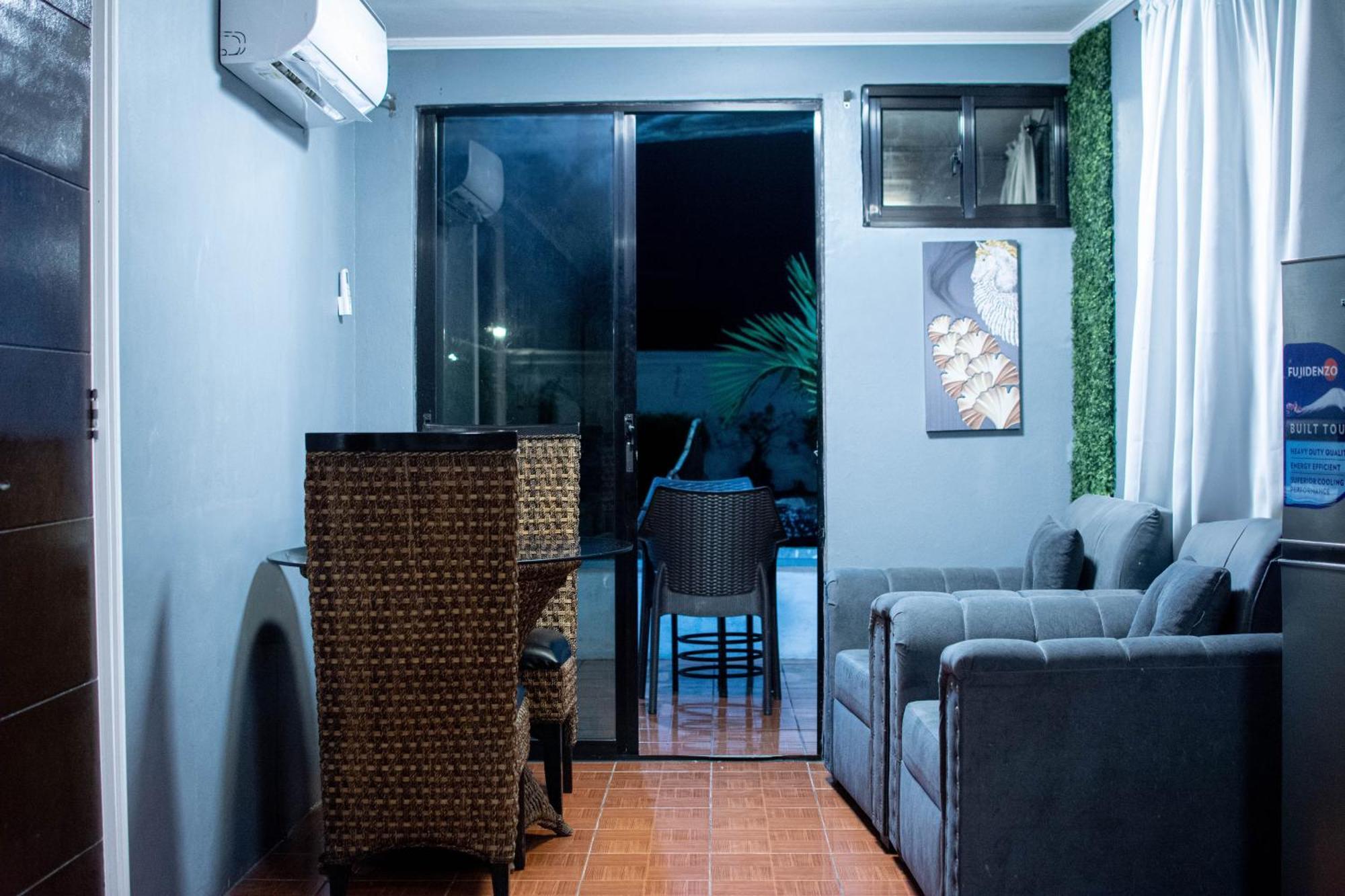 Vincent Resort Hotel Angeles Bagian luar foto