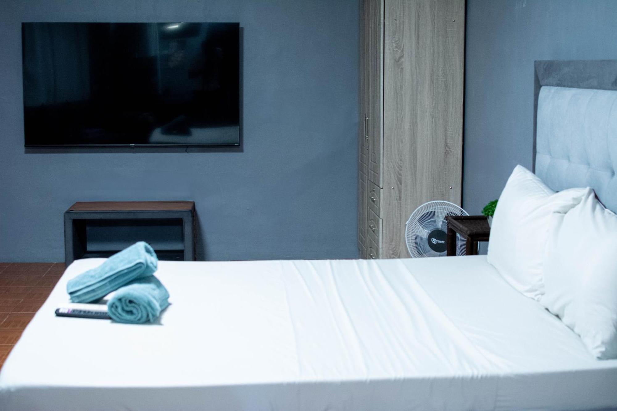 Vincent Resort Hotel Angeles Bagian luar foto