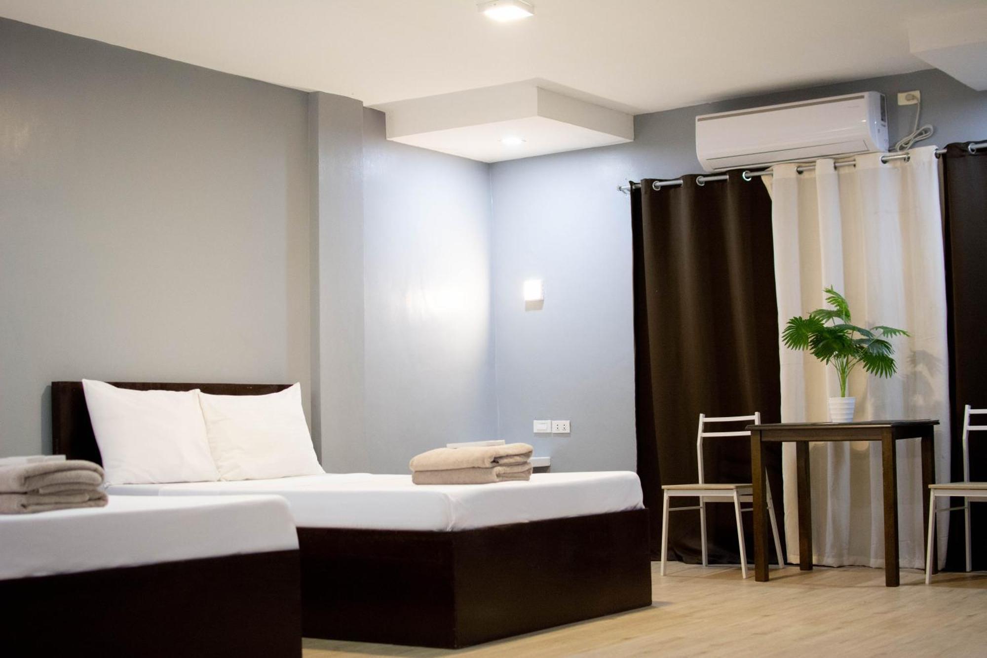 Vincent Resort Hotel Angeles Bagian luar foto