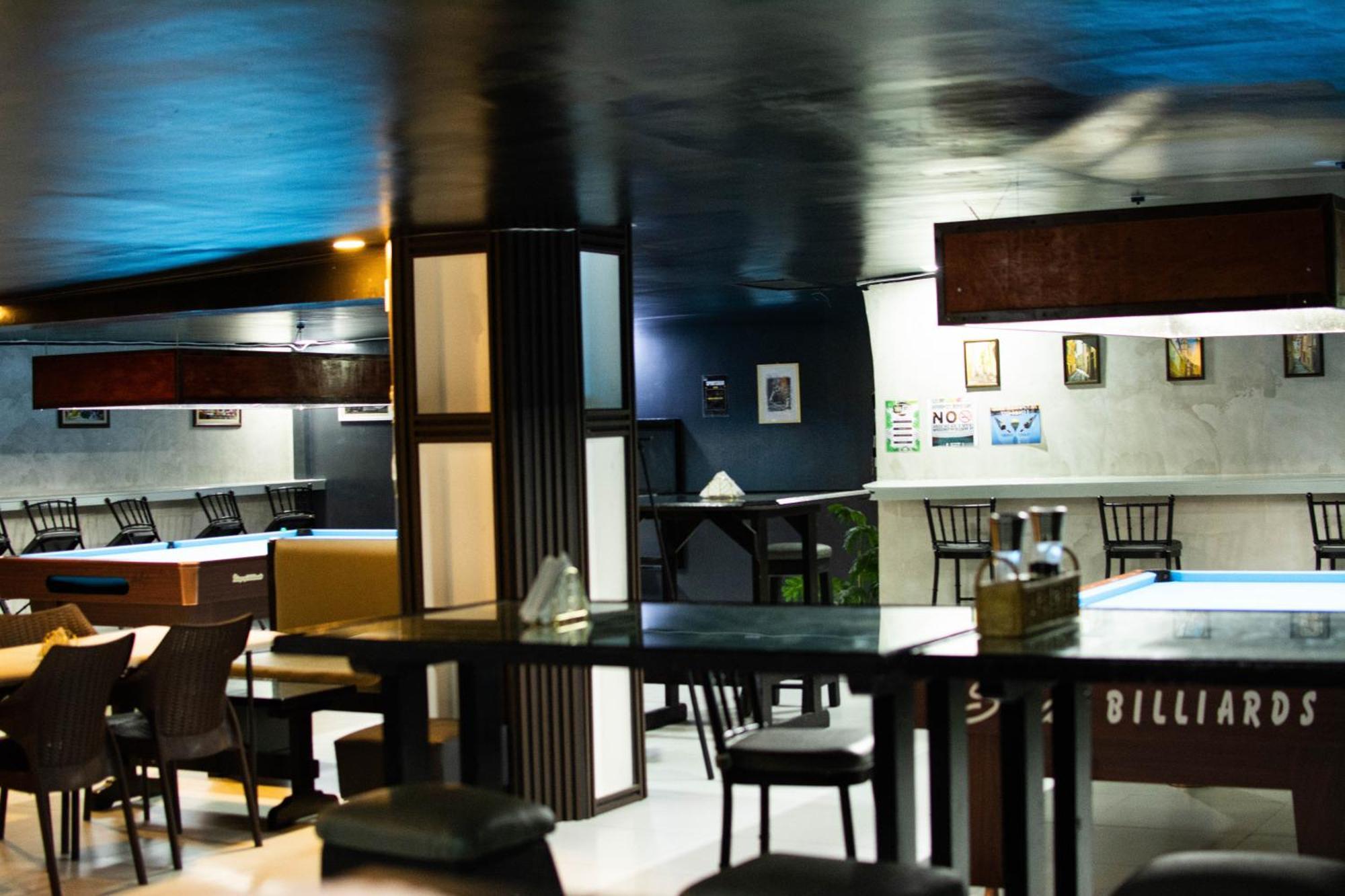Vincent Resort Hotel Angeles Bagian luar foto